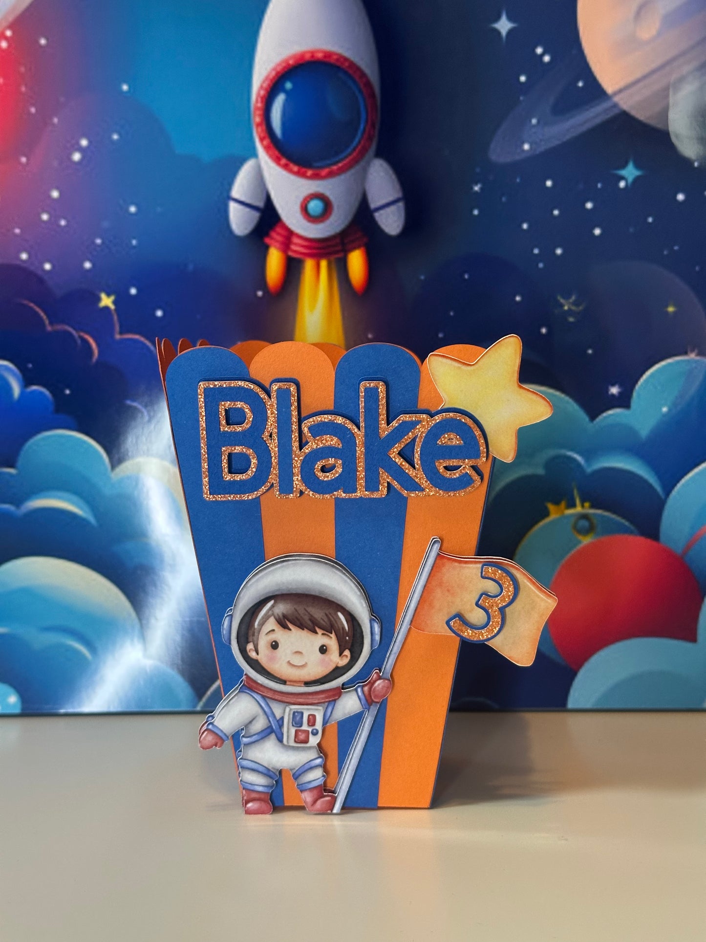 Gepersonaliseerd Traktatiebakje β Astronaut Thema met Naam & Leeftijd