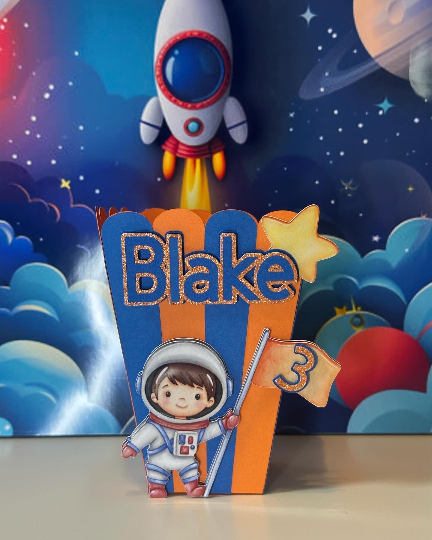 Gepersonaliseerd Traktatiebakje β Astronaut Thema met Naam & Leeftijd